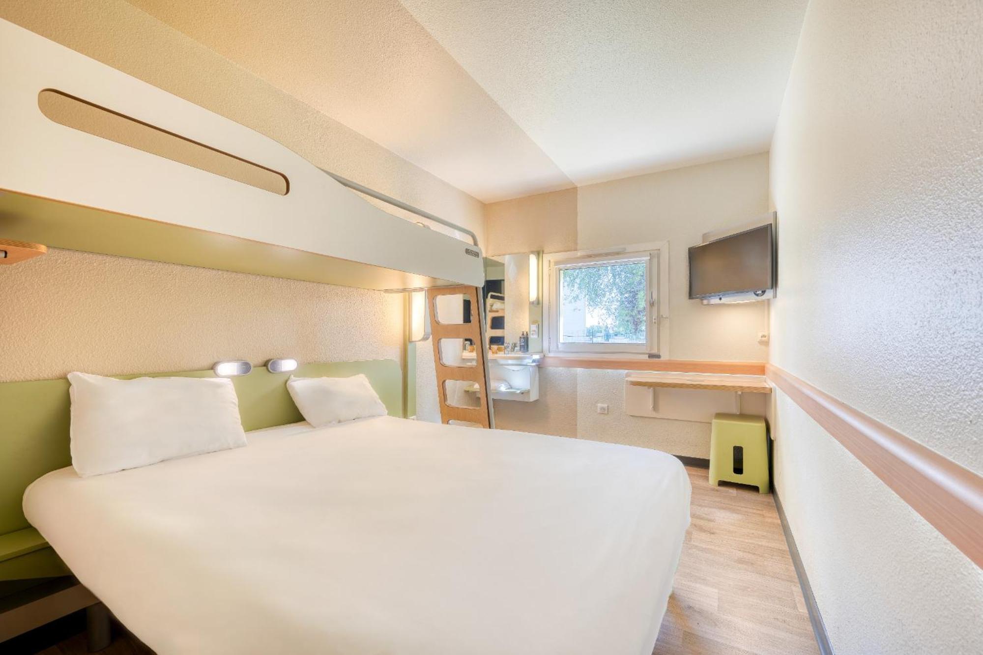 Ibis Budget Versailles - Trappes Bagian luar foto